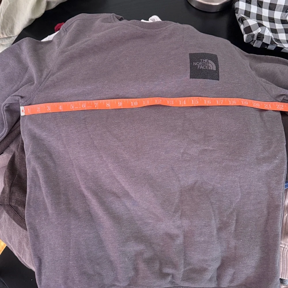 The North Face Men’s sz LG long sleeve crew neck sweatshirt with logo